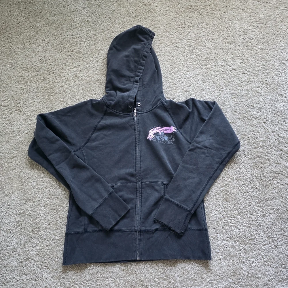 Volcom - Picture 2 of 5